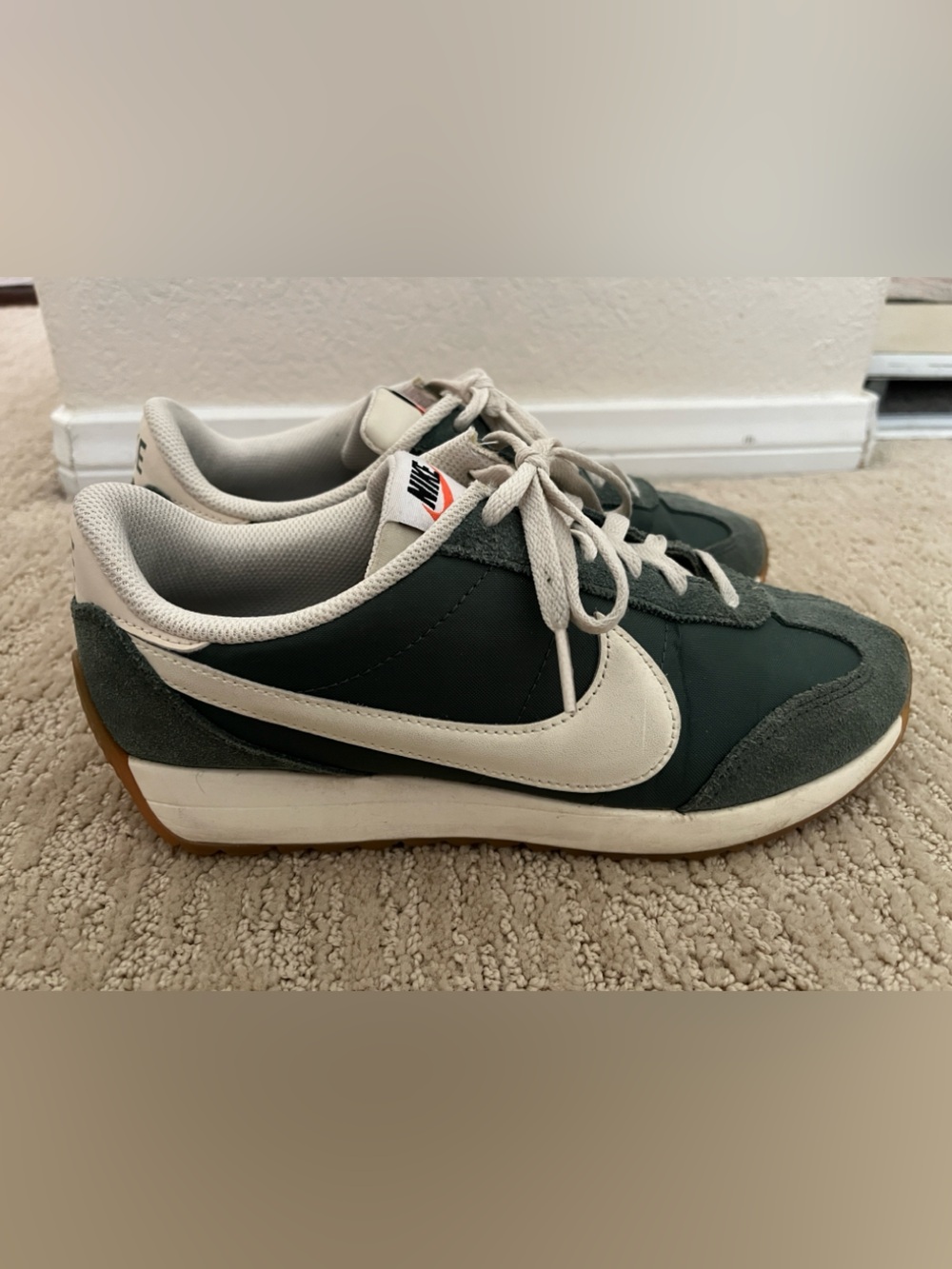 Nike Women's Dark Green and White Retro Runner Sneakers